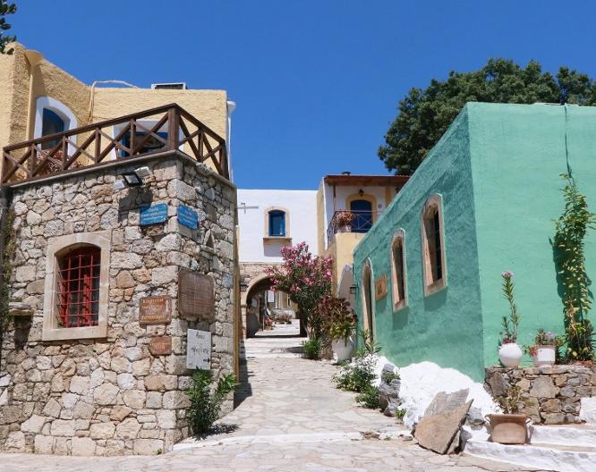 Arolithos Traditional Cretan Village - Außenansicht