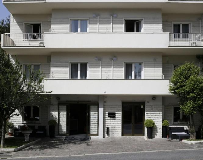 Club House Hotel - Außenansicht