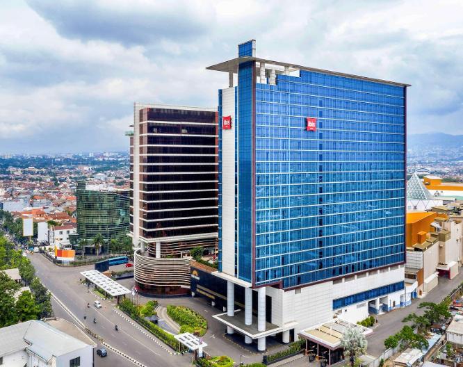 Ibis Bandung Trans Studio - Außenansicht
