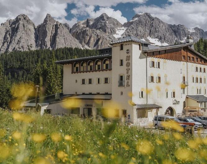 B&B Hotel Cortina Passo Tre Croci - Außenansicht