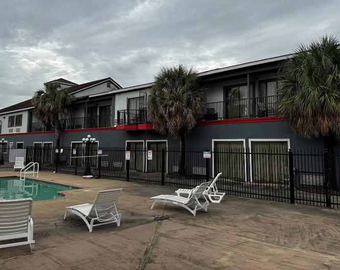 Baymont by Wyndham Houston North - Außenansicht