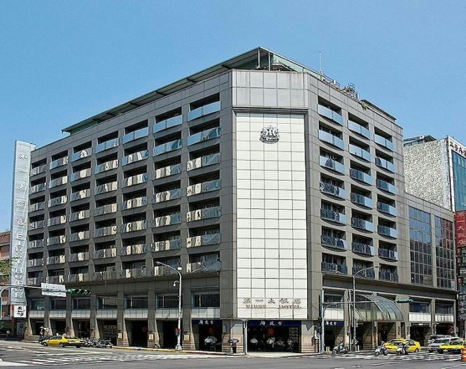 First Hotel - Außenansicht