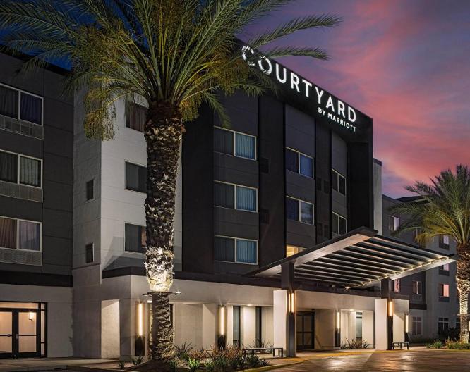 Courtyard by Marriott Anaheim at Disneyland Resort - Außenansicht
