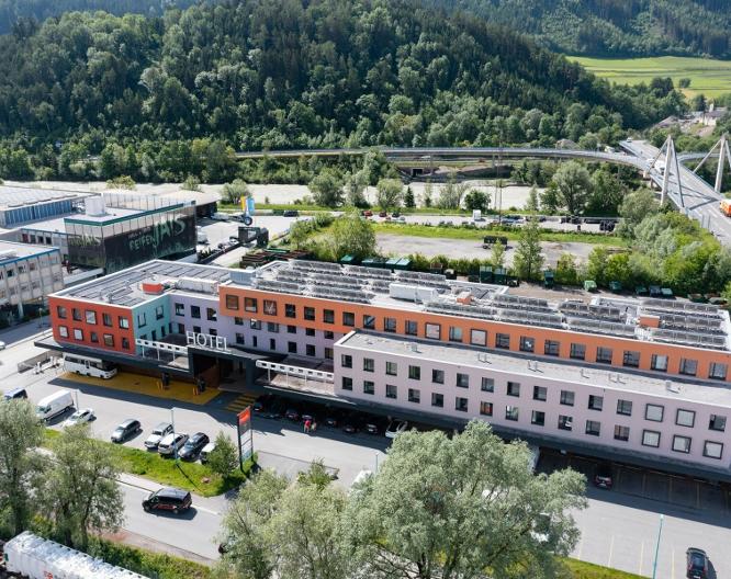 hwest hotel Hall - Außenansicht