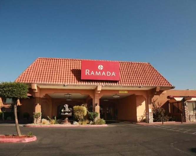 Ramada by Wyndham Fresno North - Außenansicht