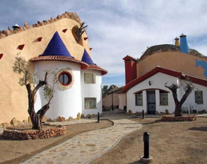 Cuevas La Granja - Außenansicht