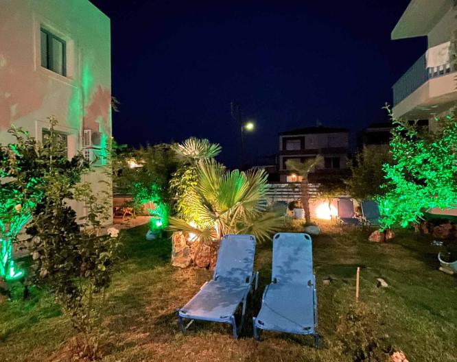 Blue Sky Hotel Apts - Außenansicht