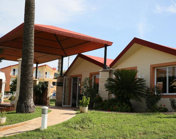 Pierre Vacances Apartamentos Menorca Cala Blanes - Außenansicht
