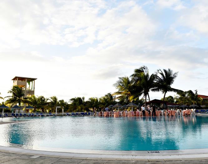 Memories Caribe Beach Resort - Außenansicht