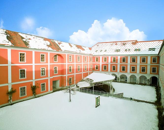 JUFA Judenburg - Hotel zum Sternenturm - Außenansicht