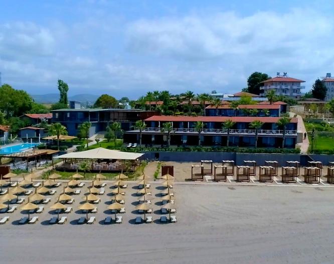 Adora Calma Beach Hotel - Außenansicht