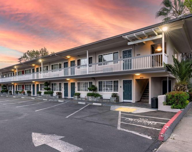 Best Western Town House Lodge - Außenansicht