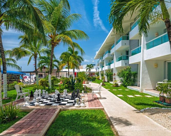 El Cid La Ceiba Beach Hotel - Außenansicht