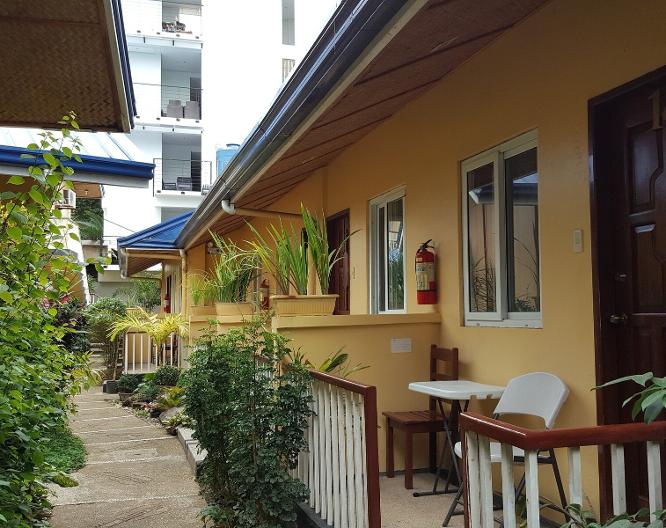 Blue Lagoon Inn & Suites - Landschaft