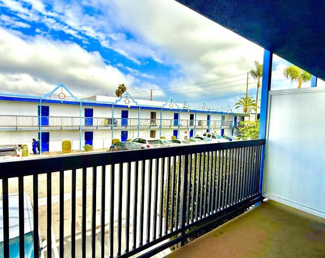 Days Inn by Wyndham Los Angeles LAX/VeniceBch/Marina DelRay - Außenansicht