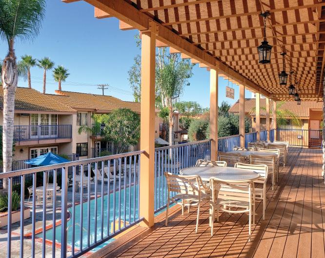 Dolphin's Cove Resort - Vue extérieure