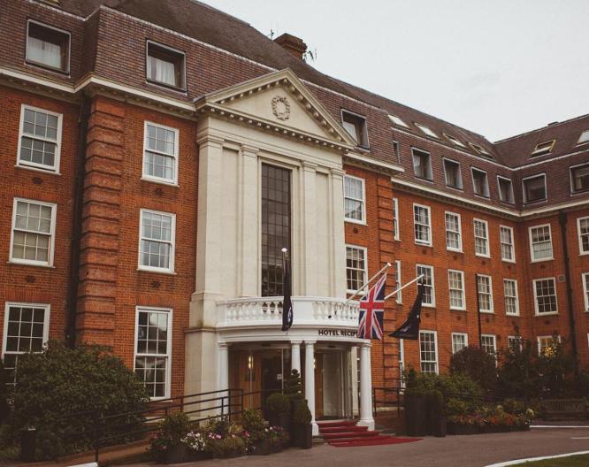 The Lensbury - Außenansicht