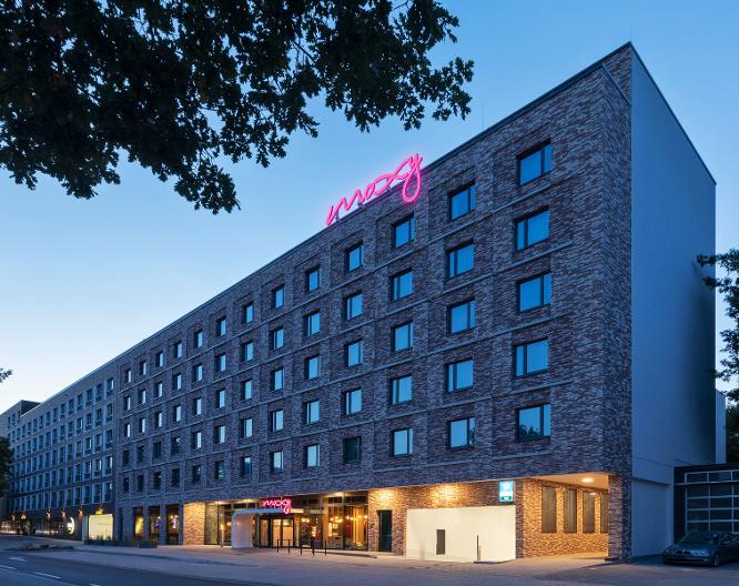 Moxy Hamburg City - Außenansicht