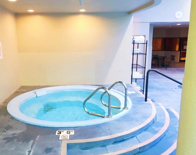 Radisson Hotel Bismarck - Pool