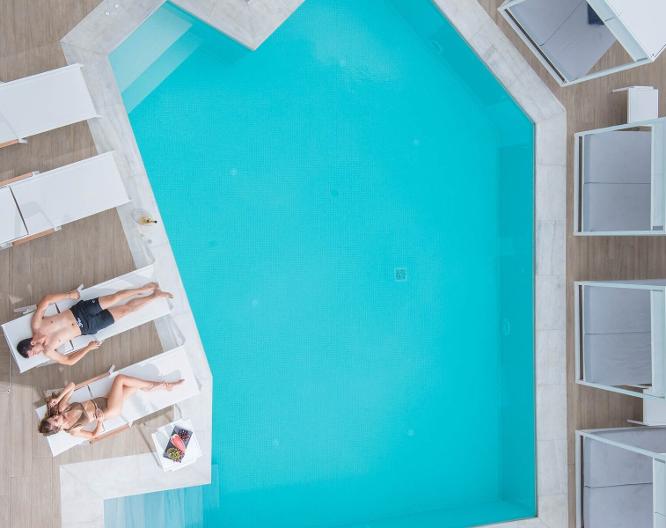 Mari Kristin Beach Hotel - Außenansicht