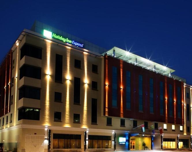 Holiday Inn Express Dubai- Safa Park - Außenansicht