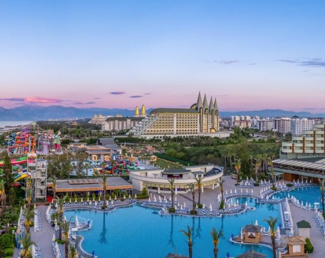 Delphin Palace - Außenansicht