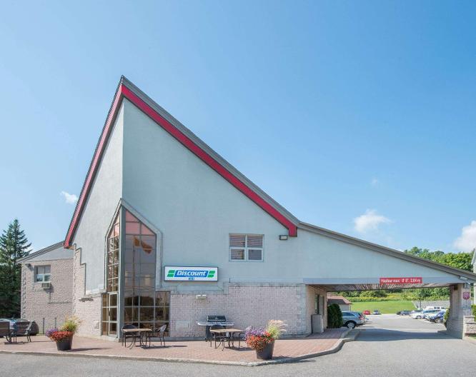 Clarion Pointe Quebec Airport - Außenansicht