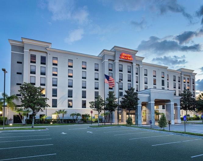 Hampton Inn & Suites Orlando Intl Dr N - Außenansicht