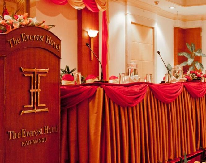 The Everest Hotel Kathmandu - Außenansicht