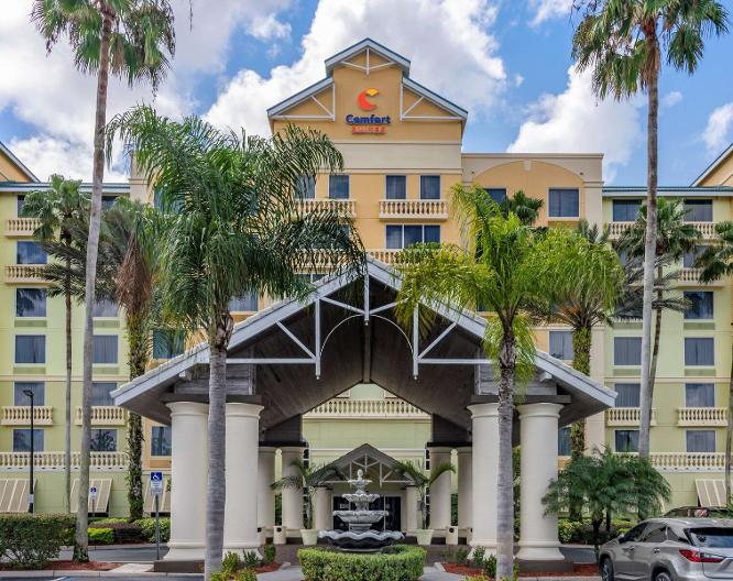 Comfort Suites Maingate East - Außenansicht
