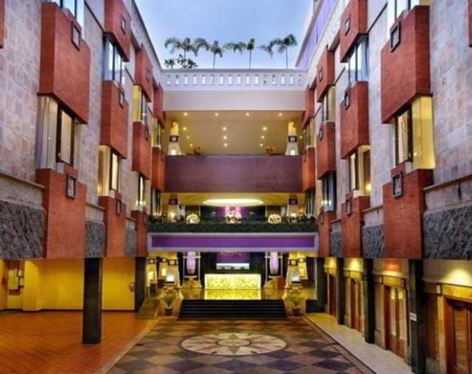 Famous Hotel Kuta - Außenansicht