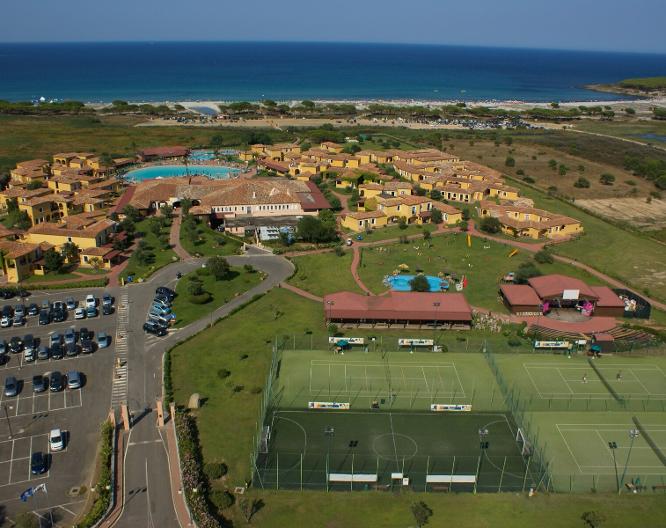 Club Hotel Baia dei Pini - Außenansicht