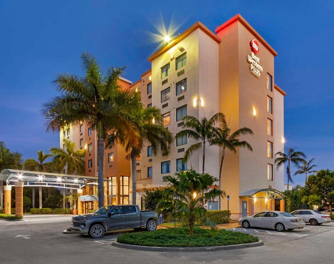 Best Western Plus Kendall Airport Hotel & Suites - Außenansicht
