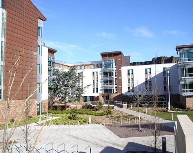 Pollock Halls - Chancellor's Court - Außenansicht