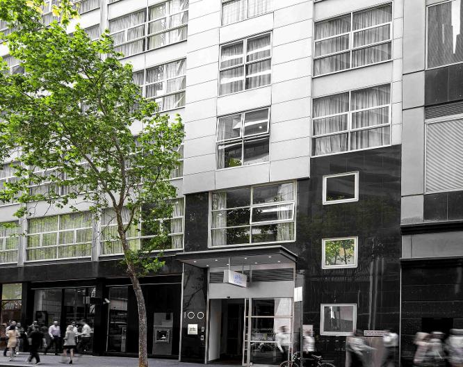 Mantra 100 Exhibition Melbourne - Außenansicht