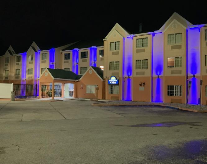 Days Inn & Suites by Wyndham Tampa / Raymond James Stadium - Vue extérieure