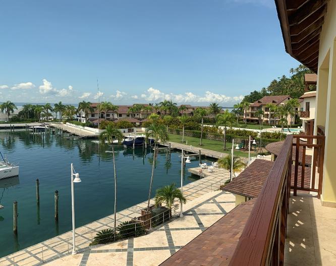 The Bannister Hotel & Yacht Club - Außenansicht