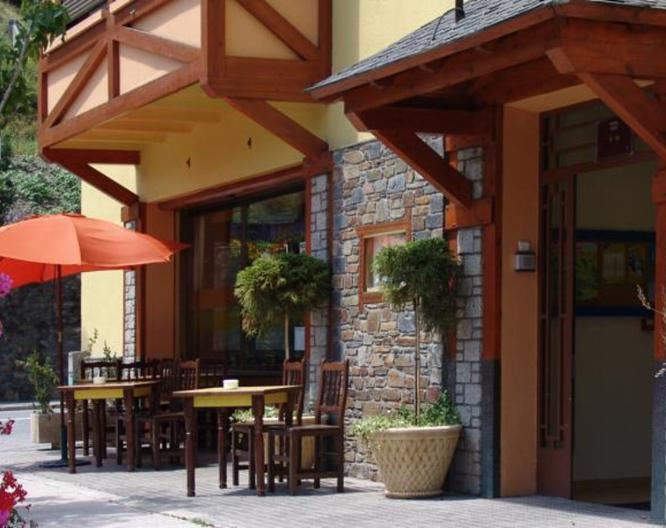 Font Andorra Hostel - Außenansicht