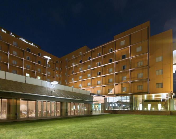 Macià Real de la Alhambra - Außenansicht