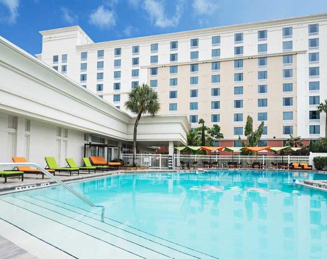 Holiday Inn And Suites Across from Universal Orlando - Außenansicht