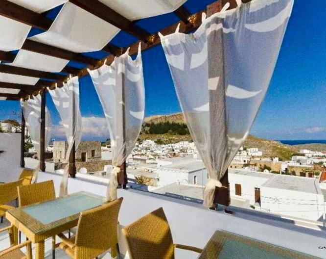 Xenones Lindos - Außenansicht