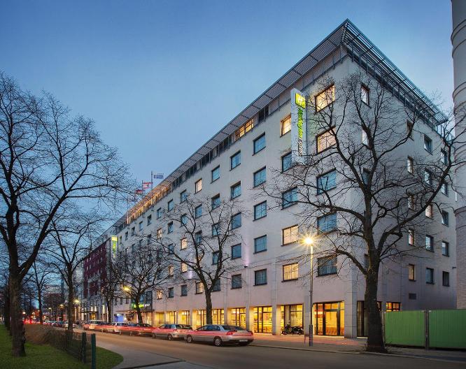 Holiday Inn Express Berlin City Centre - Außenansicht