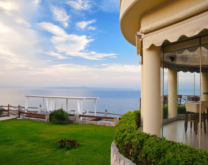 Blue Bay Hotel - Adults Only 16+ - Außenansicht
