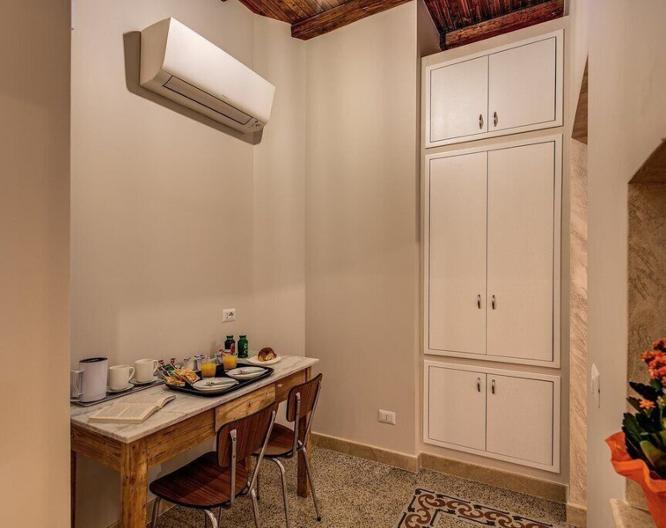 Colosseo Accomodation Room Guest House - Essen und Trinken