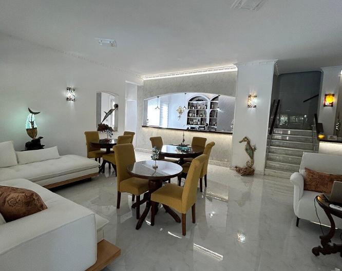 Athina Studios - Essen und Trinken