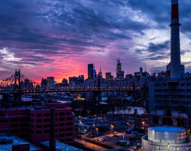 La Quinta Inn and Suites by Wyndham Long Island City - Außenansicht