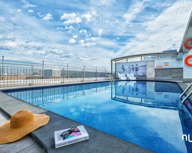 Num Hotel - Pool