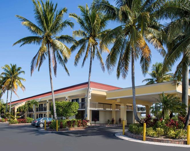 Days Inn by Wyndham Florida City - Außenansicht