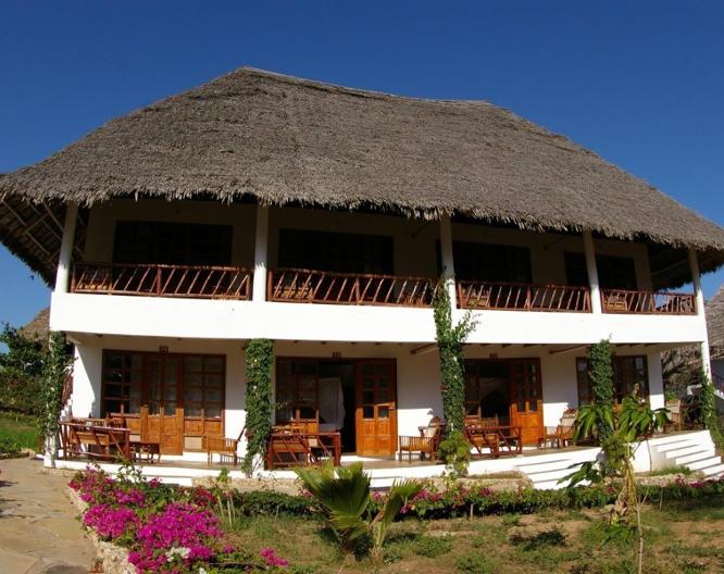 Jacaranda Beach Resort - Außenansicht