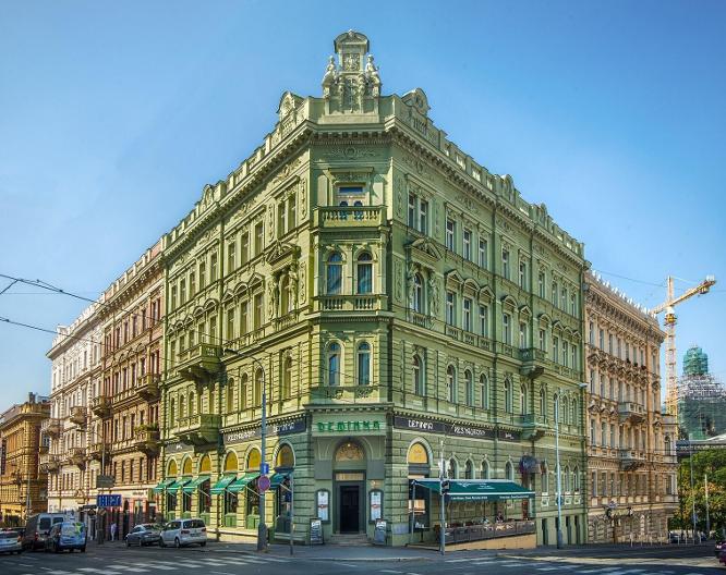 Deminka Palace - Außenansicht